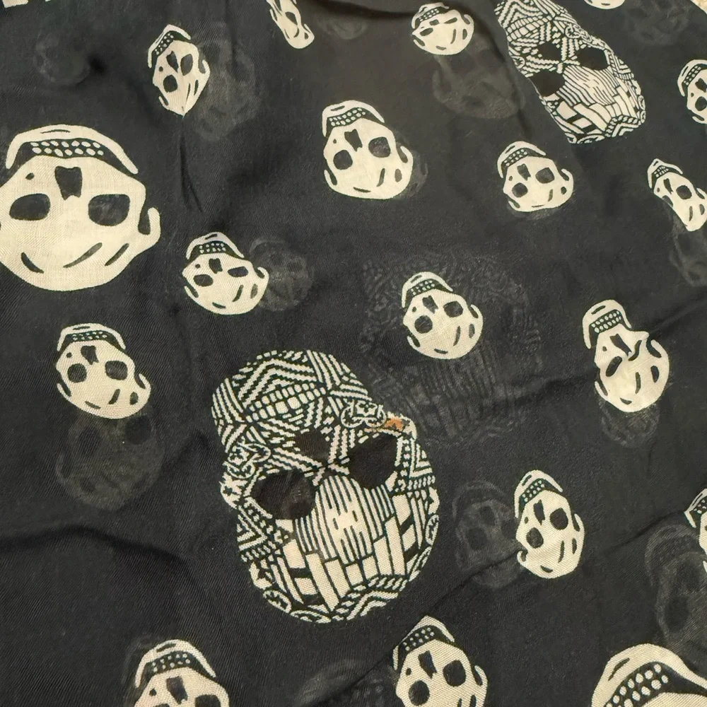 Alexander McQueen Black Skull Scarf - Picture 7 of 10